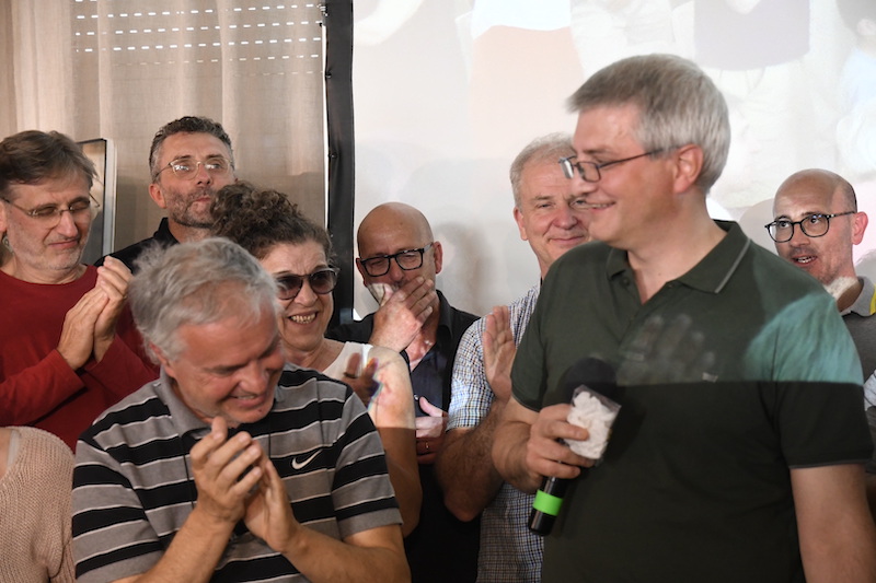 semprenews_it's tweet photo. Matteo Fadda è il nuovo responsabile generale della Comunità Papa Giovanni XXIII #apg23. 50 anni, torinese, da senior developer a padre di 4 figli naturali e di tanti figli accolti assieme alla moglie Carla https://t.co/MB1RWs319h https://t.co/xV4D82BwLI