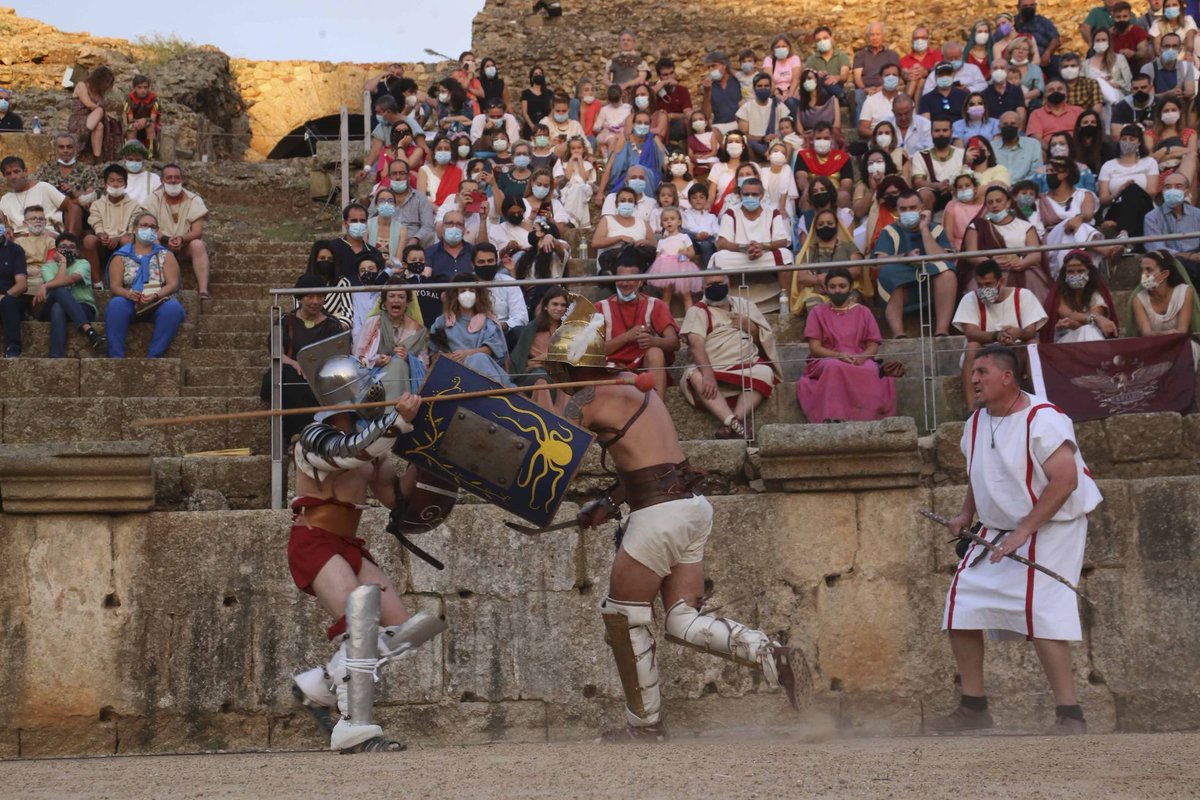 RutaViaPlata's tweet photo. ¡Hoy comienza en #Mérida una nueva edición de #EmeritaLvdica! 🎉🎉🎉 ¿Has estado alguna vez en la que se considera la mayor fiesta de recreación histórica 🥻de la península ibérica?  #InterésTurístico #Fiestas #AgendaRVP #RutaVíaPlata #Extremadura

ℹ️  https://t.co/ciLrUsJ0QM https://t.co/L5NfgMullW