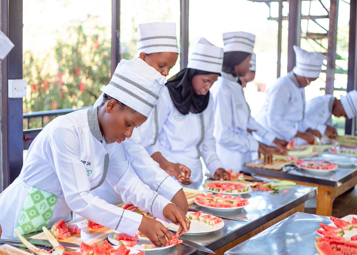 thechefhenry's tweet photo. Wishing you an awesome week filled with delicious discoveries! π #CulinarySchoolUganda #PassionForCooking #CulinaryJourney https://t.co/RYgmQjI72P