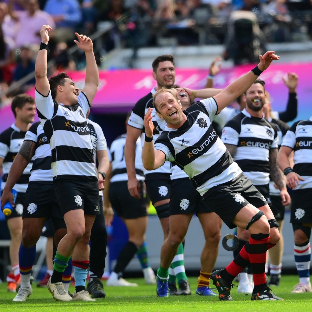 RupertCoxTV's tweet photo. Fun day at HQ with @First5Media and @Channel5Sport The @Barbarian_FC and #WorldXV put on a great show! ☀️ 🏉 🏆 

@AlexPayneTV @ShaunaghBrown @MissLJJ @davidflatman https://t.co/YhJzo7cNwY