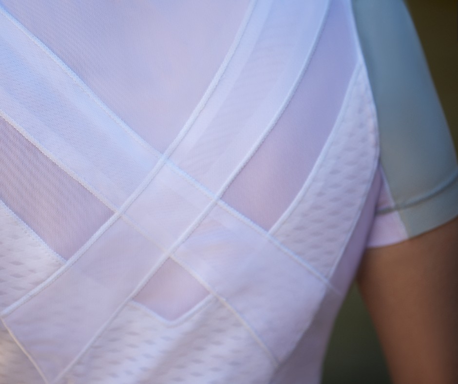The Ascent shirts feature postureTEK™. A posture prompting construction to elevate your riding, in training and at competitions.