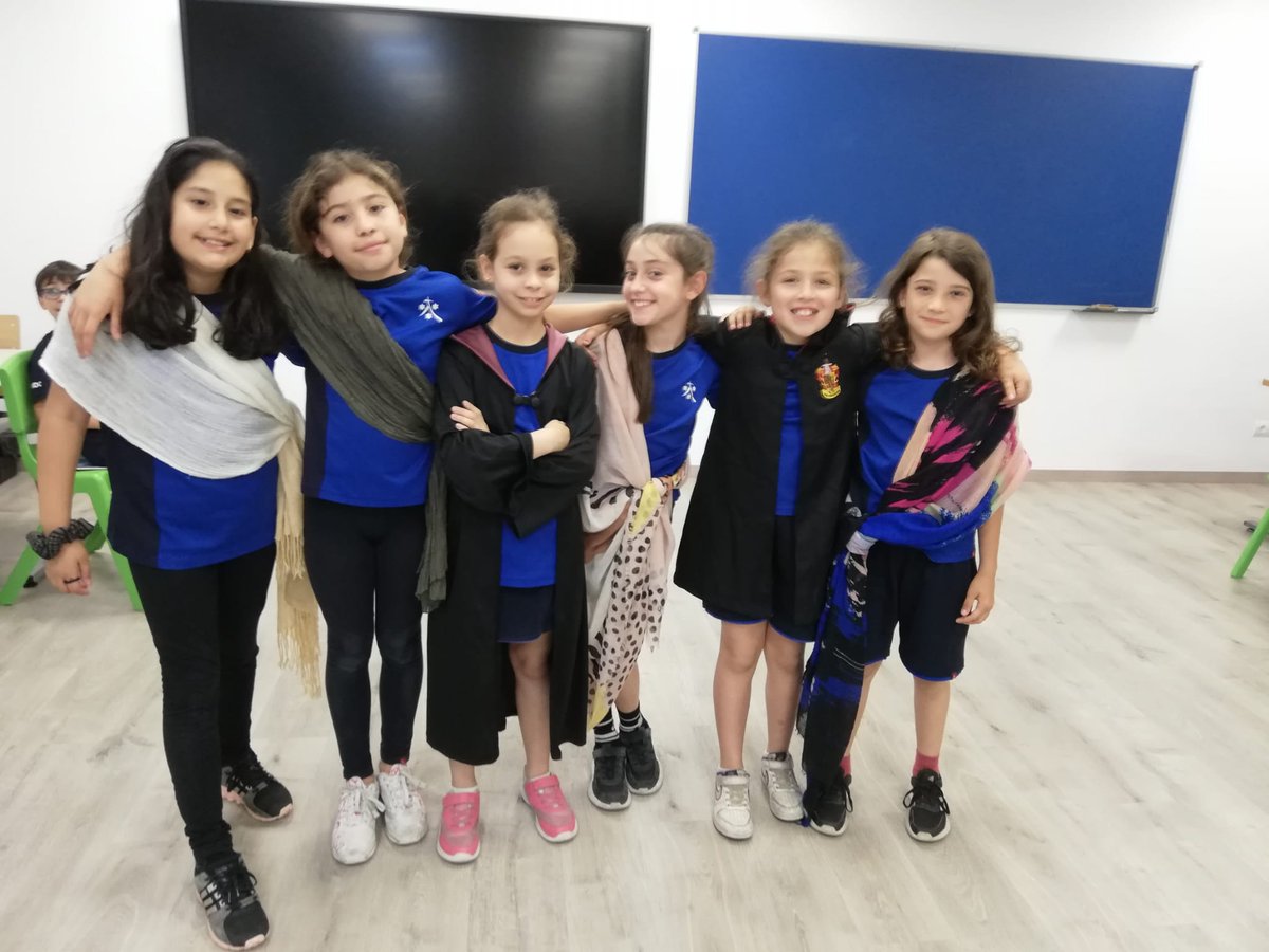danimdc2's tweet photo. Hoy en Castellano hemos hecho la obra de teatro "Agatone y la Quimera"! @escolamdcprat @Nora_mdc https://t.co/iRLJNP2McA