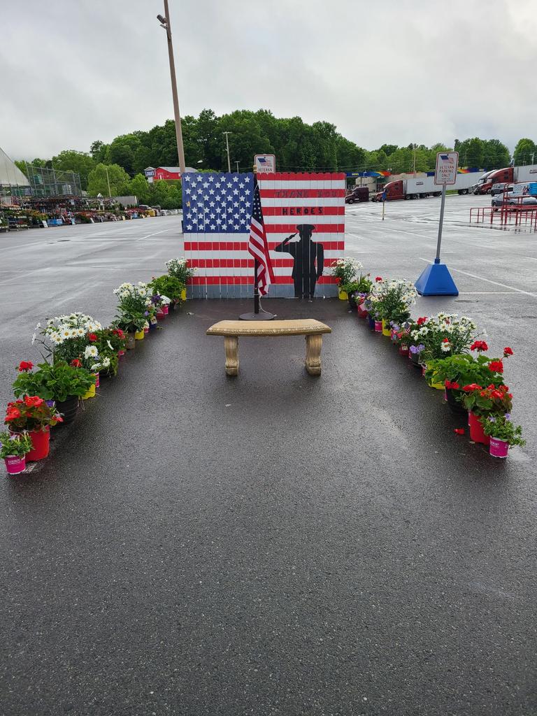 This Memorial Day, our team at 1040 is honoring those who made the ultimate sacrifice in service to our country. <a href="/JBBailey9/">JBBailey</a> <a href="/johneric88/">John Pyatt</a> <a href="/BlueBoxR1/">@BlueBoxR1</a>