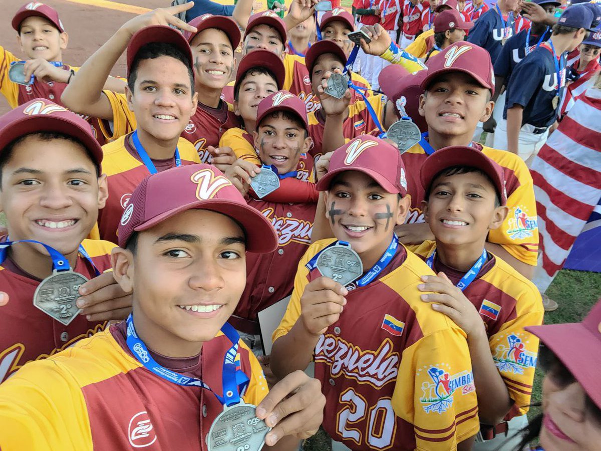 FreddyParedes (@freddyp44055243) on Twitter photo Nuestros chamos se colgaron medalla de plata en el Premundial de Béisbol U12 de Aguascalientes
#UniónSuramericana <a href="/yeritza1988/">yeritza nunez</a> <a href="/IralisailC/">Iralisail. Carballo</a> <a href="/Samaira_55/">Tatiana</a> <a href="/NorelisMoreno9/">Dulce María</a> <a href="/jesus372333/">mildre</a> <a href="/LuisAng7899/">Louis Angelica Scandela</a> <a href="/Yaneth050025741/">Yaneth Ortega</a> <a href="/Janneth0971/">Janneth 🌹 La Dama de 🌹</a> Nuestros chamos se colgaron medalla de plata en el Premundial de Béisbol U12 de Aguascalientes
#UniónSuramericana <a href="/yeritza1988/">yeritza nunez</a> <a href="/IralisailC/">Iralisail. Carballo</a> <a href="/Samaira_55/">Tatiana</a> <a href="/NorelisMoreno9/">Dulce María</a> <a href="/jesus372333/">mildre</a> <a href="/LuisAng7899/">Louis Angelica Scandela</a> <a href="/Yaneth050025741/">Yaneth Ortega</a> <a href="/Janneth0971/">Janneth 🌹 La Dama de 🌹</a>