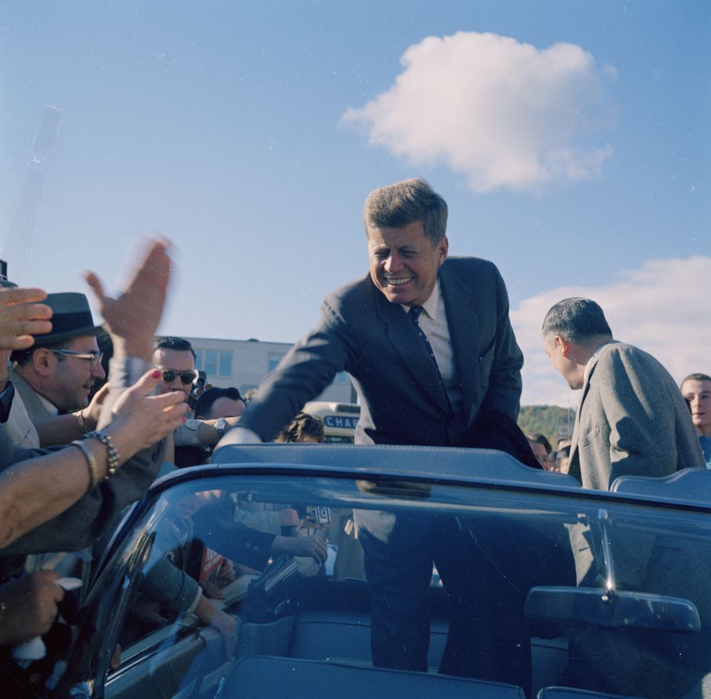 Happy birthday to our 35th president! 106 years ago today, John Fitzgerald Kennedy was born in Brookline, Massachusetts.

Explore his life and career in photos: jfklibrary.org/learn/about-jf…
