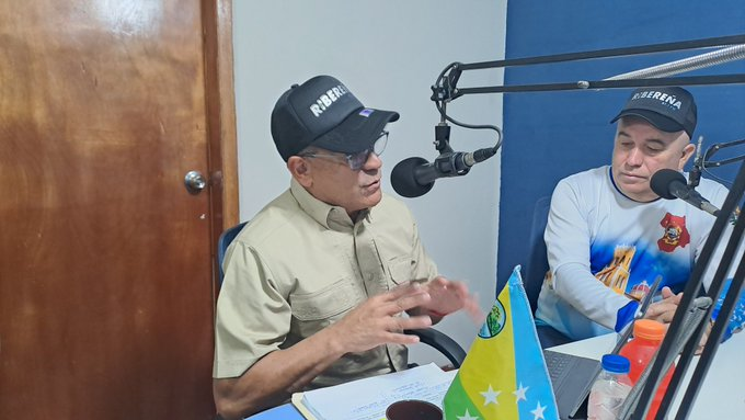A través de su programa «Lealtad es Amor por Sucre», el gobernador @GPintoVzla se dirige al pueblo del estado #Sucre, por la red de emisoras regionales.   #SucreConMaduroMás #UniónSuramericana