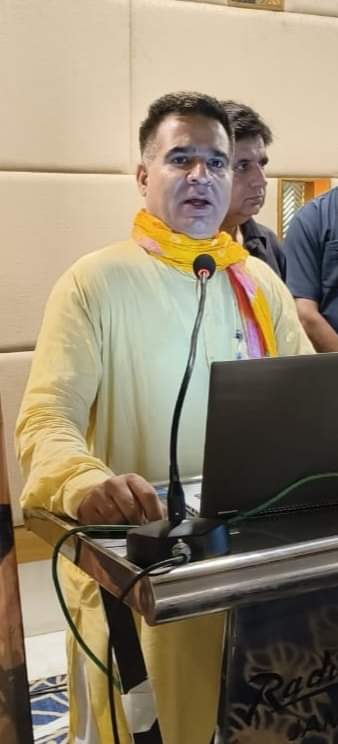 RavinderRaina's tweet photo. Hon’ble Union Minister of Defence (MoS) Sh. #AjayBhat ji Hon’ble MP @mpjugalkishore Ji, Sh Sunil Sethi Ji Dr. Devinder Manyal Ji  and others today had a wonderful interactive session with Media Friends at Jammu. https://t.co/yVw1SQNlht