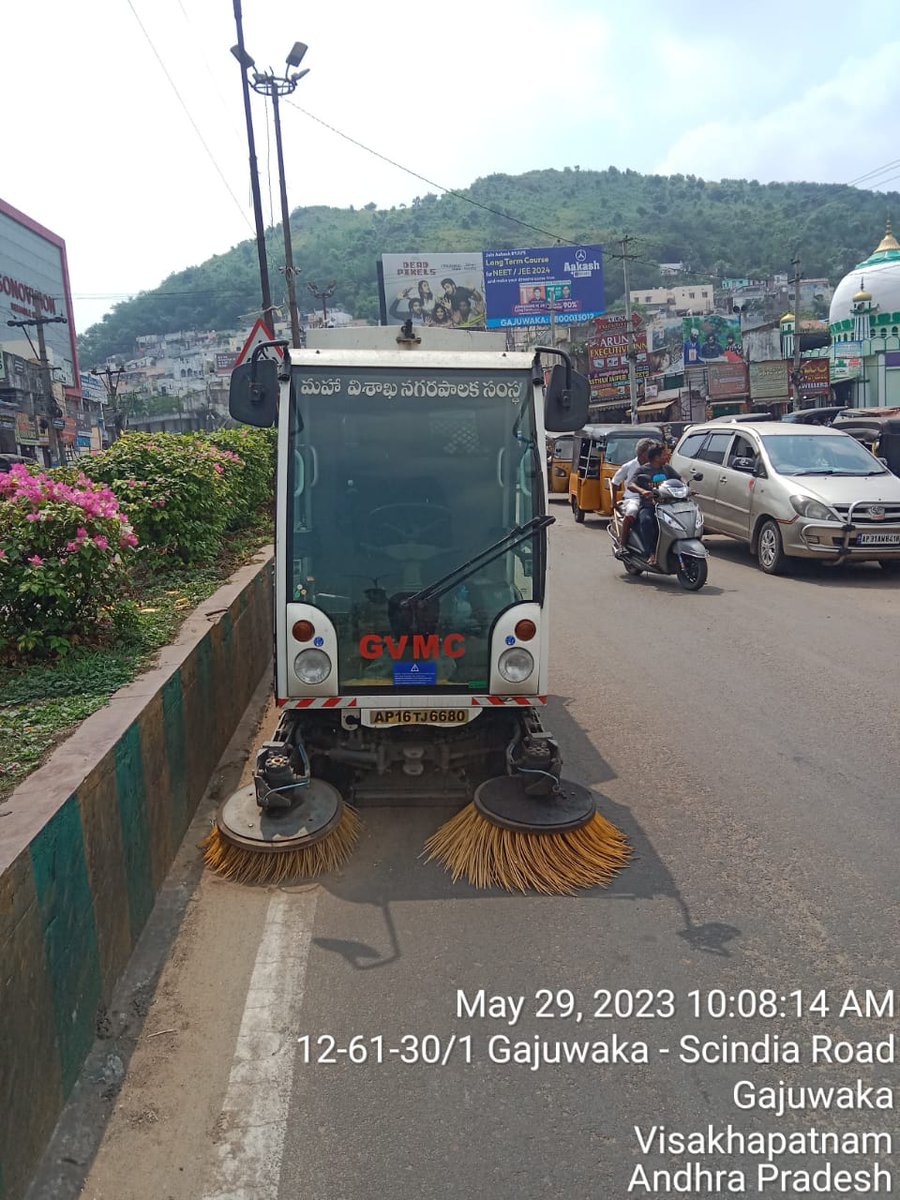 Mechanical sweeping done by GVMC to keep the city clean.   

#SwachhSurvekshan2023 
#SwachhSurvekshan2023Visakhapatnam 
#VisakhaSwachhSankalpam 
#VizagSaysNotoPlastic 
@AndhraPradeshCM
@AudimulapSuresh
@GHVKumariMayor
@CDMA_Municipal
@SwachhaAndhra
@SwachhBharatGov…