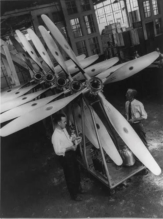 Propellers at the Hamilton Standard factory.

 #aviation #aviationlovers #aviationphotography #aviationdaily #aviationgeek #planes #planehistoria #history #twitterhistorian #aviationhistory