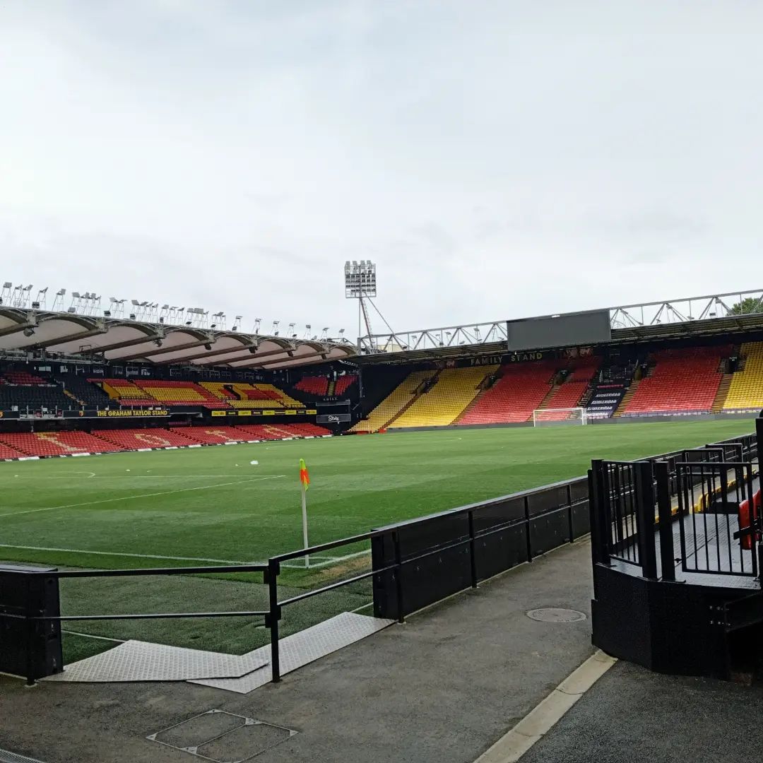 Furniture drop off for an #event at #vicarageroadstadium

#watfordfc #furniturehire #hire #eventplanner #events #watford #marquee #marqueehire #eventscompany