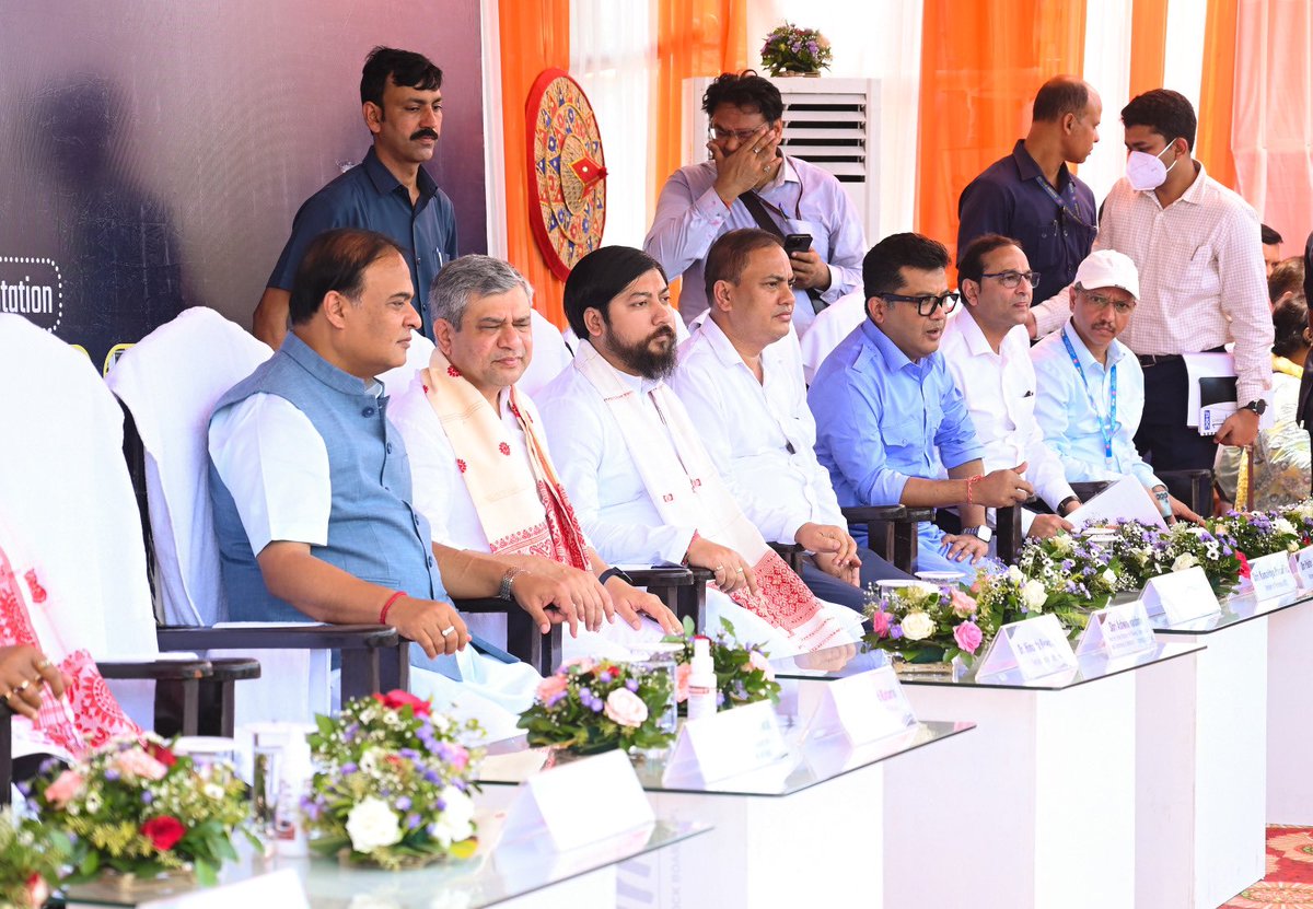 NisithPramanik's tweet photo. Glimpses of #VandeBharatExpress virtually flagged-off by Hon'ble PM Shri @narendramodi ji in presence of Hon'ble Governor Assam Sh @Gulab_kataria ji, Hon'ble CM Sh @himantabiswa ji, Hon'ble Union Minister Sh @AshwiniVaishnaw ji, Hon’ble Union Minister Sh @sarbanandsonwal ji. https://t.co/t4yxtnQtA5