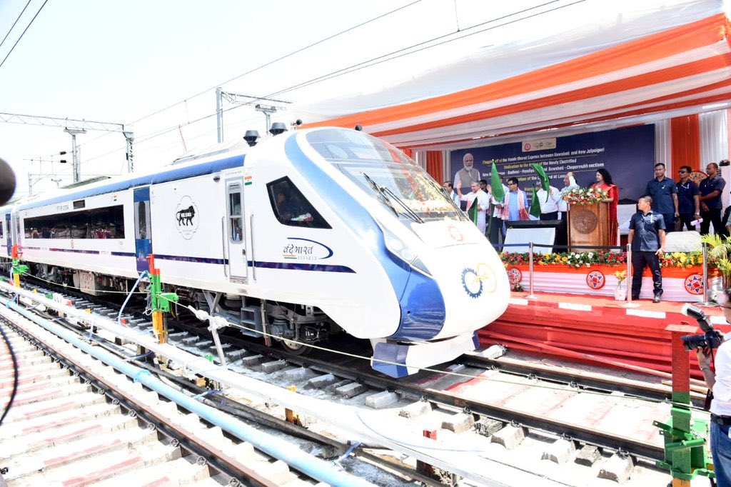 NisithPramanik's tweet photo. Glimpses of #VandeBharatExpress virtually flagged-off by Hon'ble PM Shri @narendramodi ji in presence of Hon'ble Governor Assam Sh @Gulab_kataria ji, Hon'ble CM Sh @himantabiswa ji, Hon'ble Union Minister Sh @AshwiniVaishnaw ji, Hon’ble Union Minister Sh @sarbanandsonwal ji. https://t.co/t4yxtnQtA5