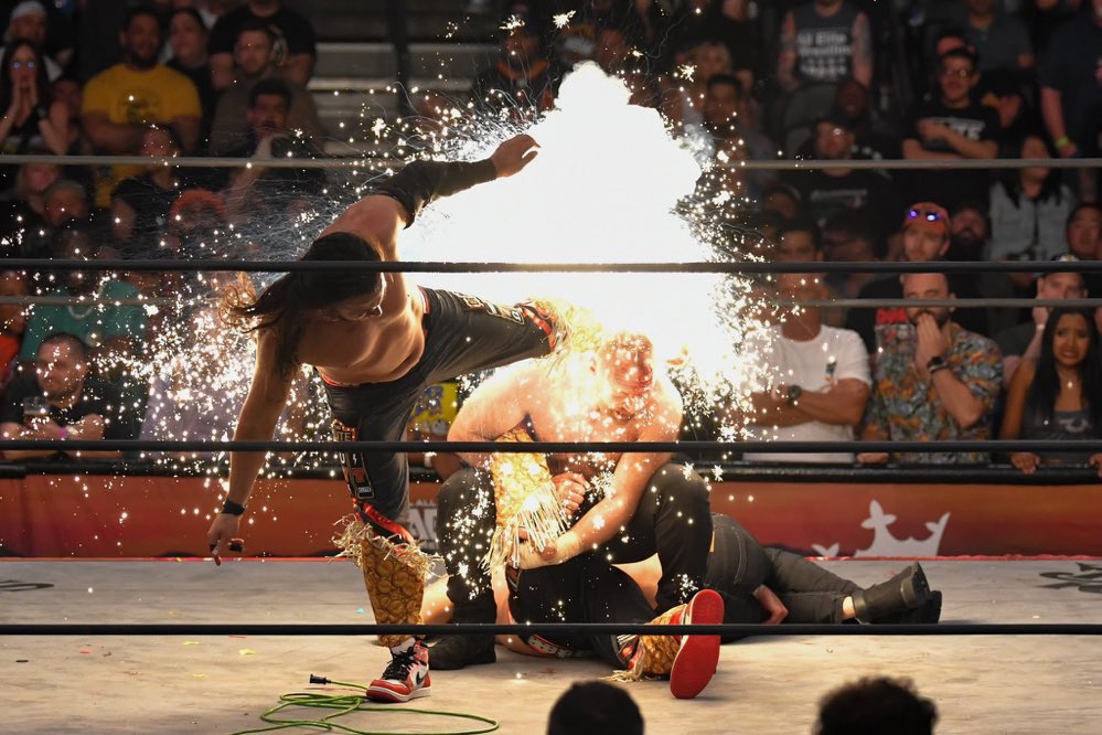 AWmedia__'s tweet photo. Pics that go hard 🔥💥

@youngbucks #AEW https://t.co/pxSZZbs9SZ
