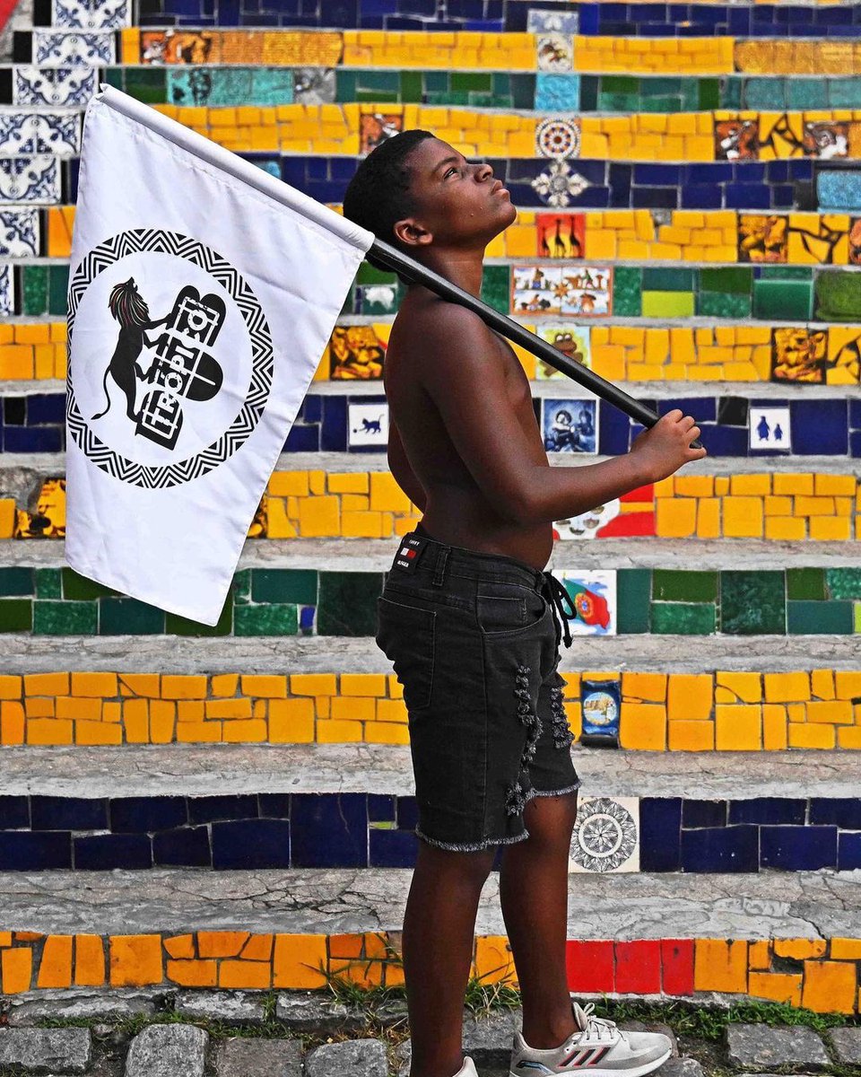 DubTropico's tweet photo. “One Time” will debut on @musicboxbrazil on June 9 at 20.00 Brazil time. Check out this photo of its star, Arthur on Rio’s Selaron steps and the other historical one before it became the colourful world famous landmark it is today! #Reggae #Dub #Soundsystem #Selaron #riodejaneiro https://t.co/KbZRKv4iFI