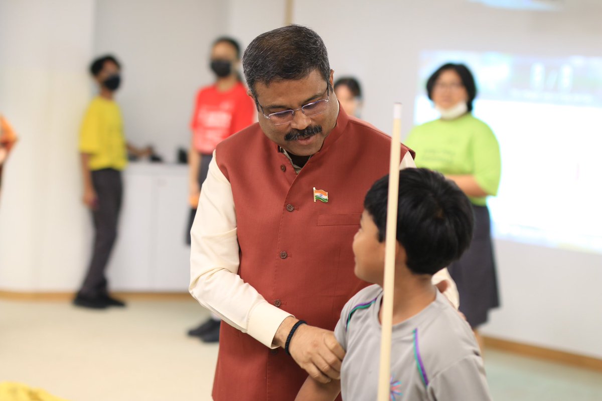 dpradhanbjp's tweet photo. A wonderful afternoon in Singapore at the Spectra Secondary School. 

Interacted with students and teachers to know more about the teaching-learning environment, pedagogy, among others. https://t.co/H3h3o6KjBA