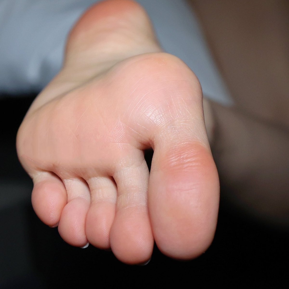 BeautyOfFoot's tweet photo. #裸足 #美足 #足控 #脚 #恋足 #foot #footfetish #beautifulfeet #toe #sole #barefoot #腳趾 #足 #足指 https://t.co/j8H6LvQKxJ