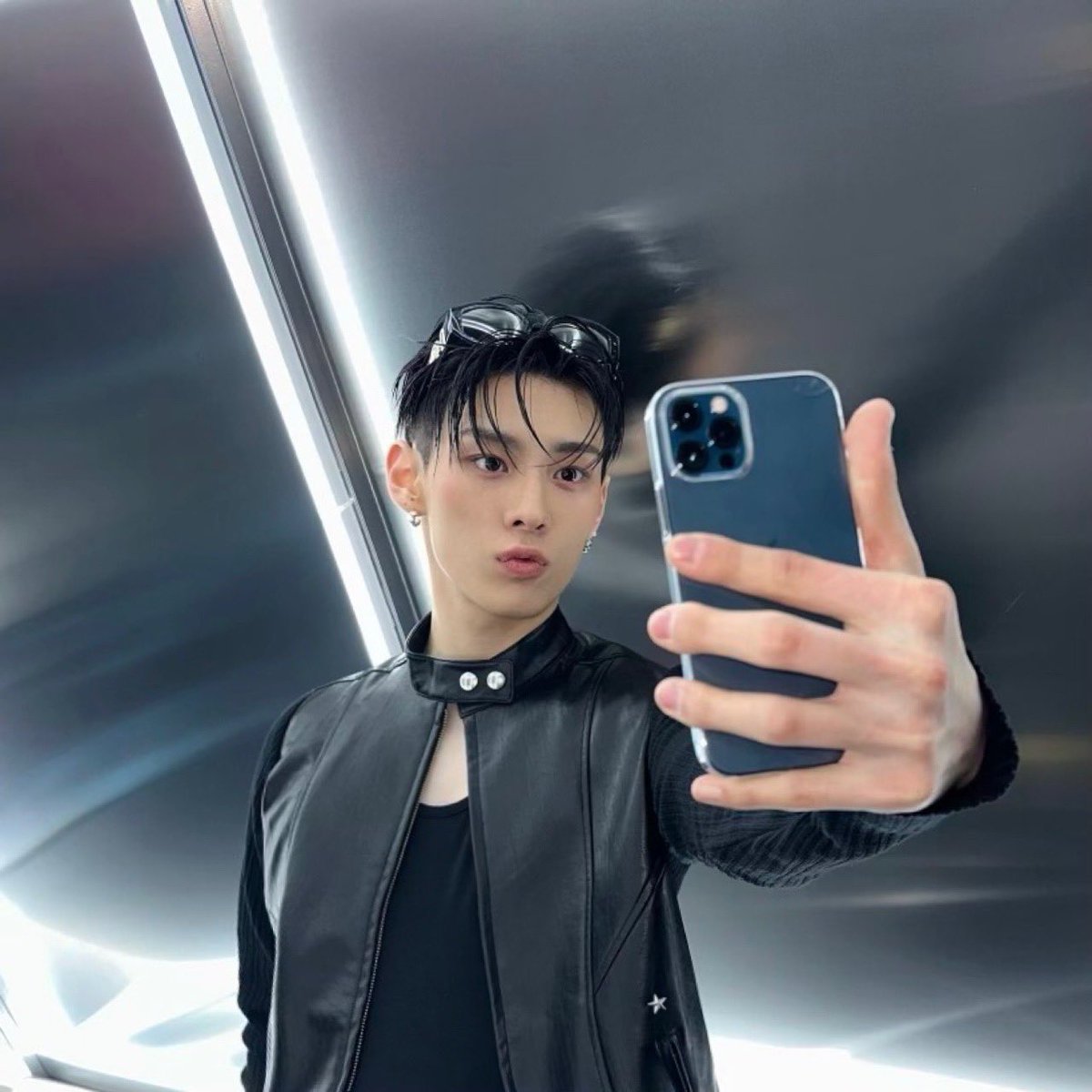 TNX_twt's tweet photo. ✌️💘

#우경준 #KYUNGJUN https://t.co/WJ377GK3qA