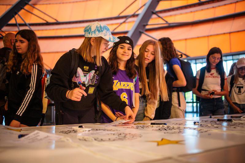 toutelalsace's tweet image. Fêtons l’Europe à l’occasion des 70 ans du @PEStrasbourg !

700 jeunes européens issus de 26 pays de l’Union européenne sont accueillis en #Alsace et dans les collèges alsaciens jusqu’au 2 juin !