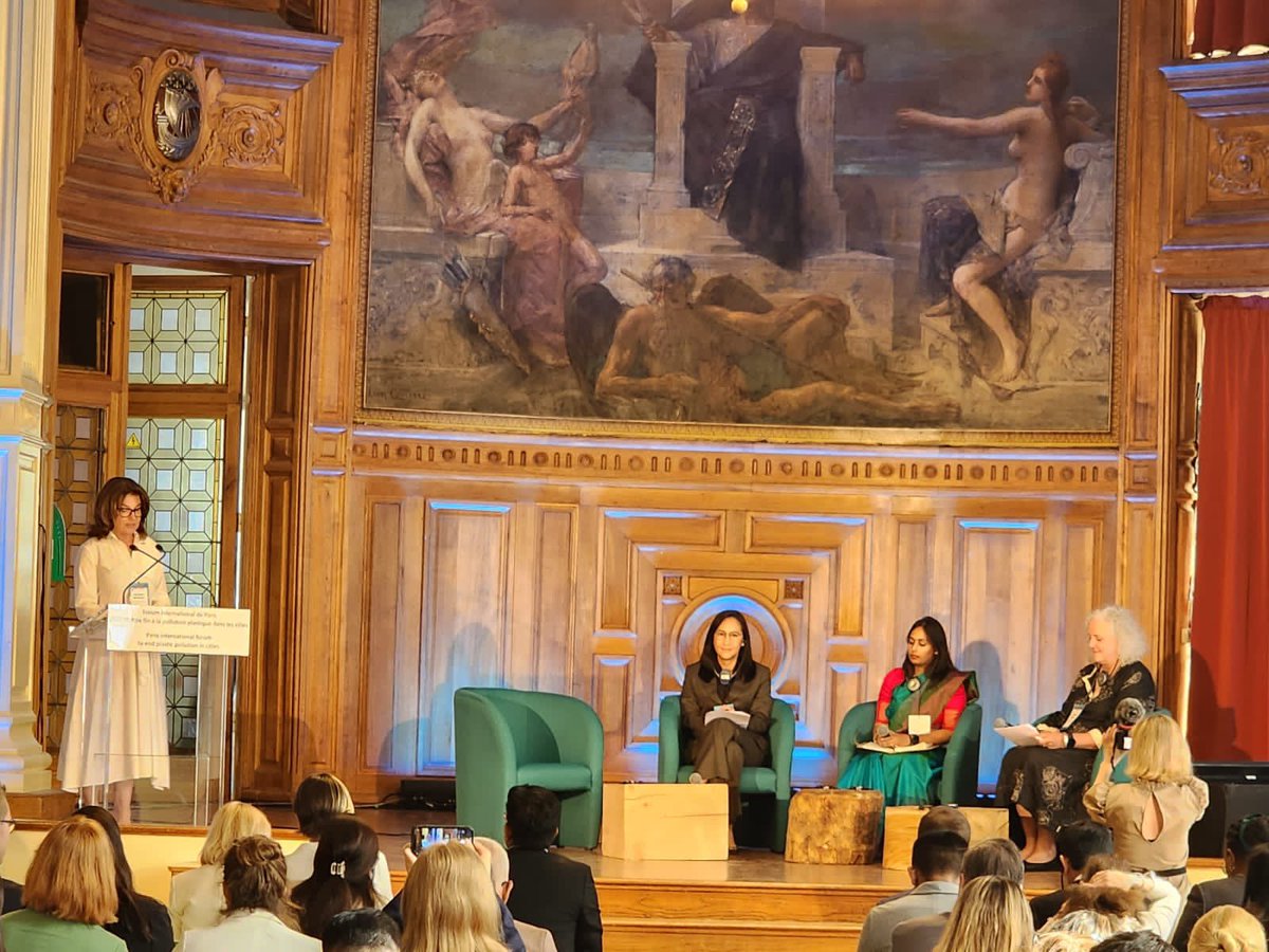 Representing the 'Clean India' story, the Indian delegation of 3 cities from #PortBlair, #Ambikapur, & #Vijawada participated in an international forum discussion at Paris.