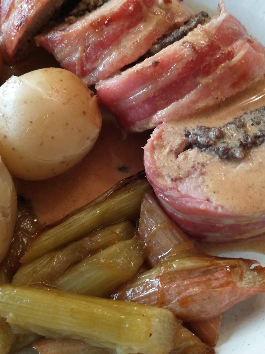 Pork with Black Pudding & Roast Rhubarb from #bbcgoodfood #bbcgoodfoodmagazine #bbcgoodfoodrecipe #bbcgoodfoodrecipes #rhubarb #roastrhubarb #blackpudding #porkloin #cookedbymywife #homecooking #homecooked #homemade #homecook #homecookedmeal #foodie #foodblogger #foodlover