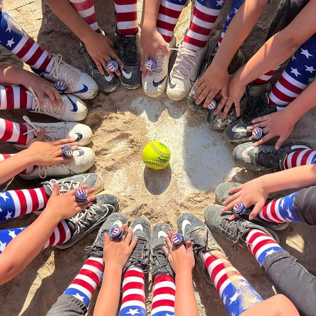 🥎Ankeny Xtreme 8U White🥎
 
Won the 8B division at the CIS Stars & Strikes this weekend. Congratulations girls!! ❤️🤍💙