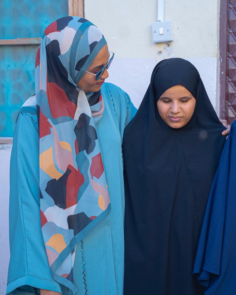 caawiyeorg's tweet photo. As part of our efforts to help our needy communities, @AmiraAbubakar93 from @caawiyeorg visited Al-basiir School in Mogadishu, which gives free education to visually impaired children. She handed over cash aid to the school's management to cover part of the utility expenses. https://t.co/9VB208Q5gW