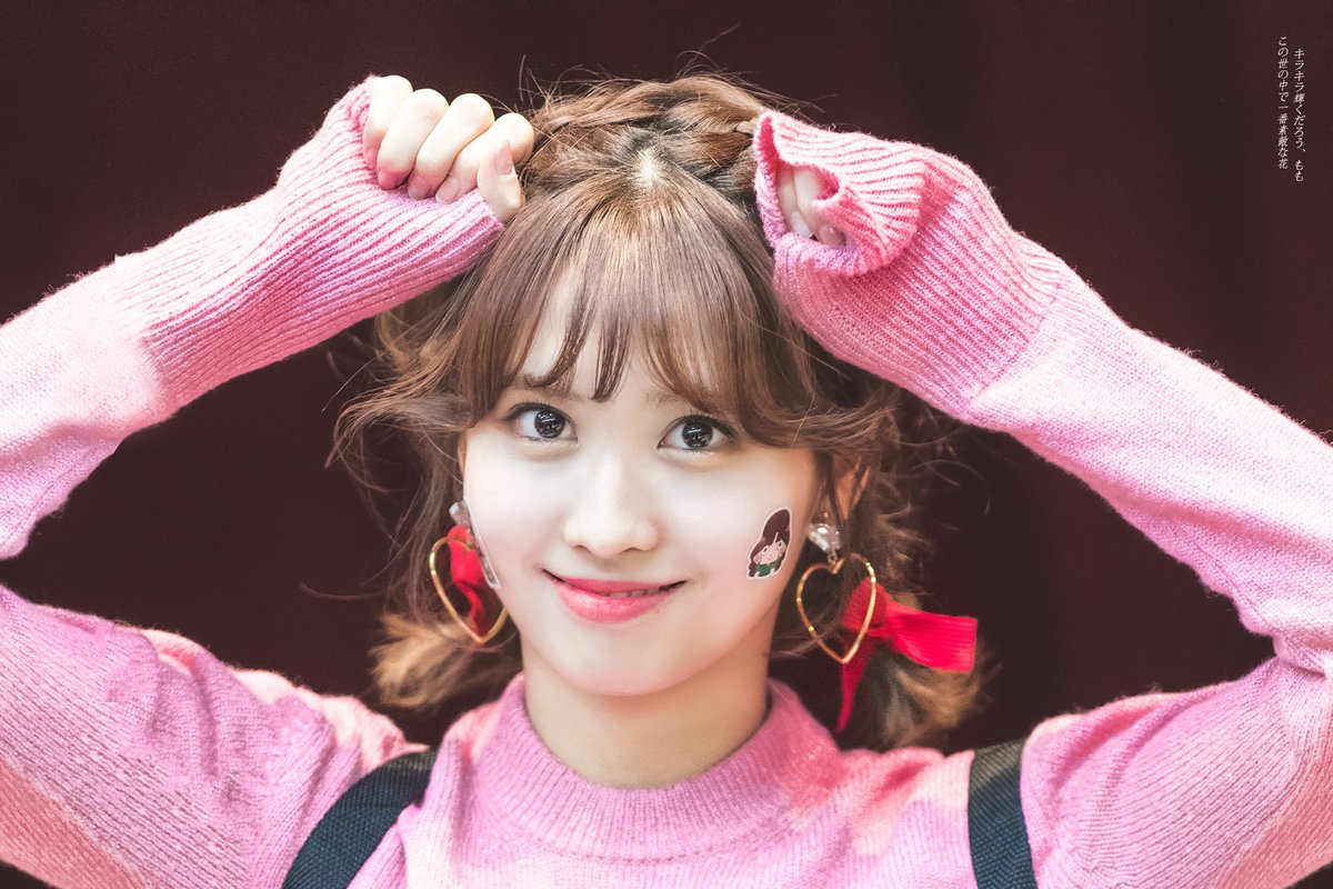 blushnayeon's tweet photo. and twice has been wearing them since forever, so what now https://t.co/QLFJVanERp