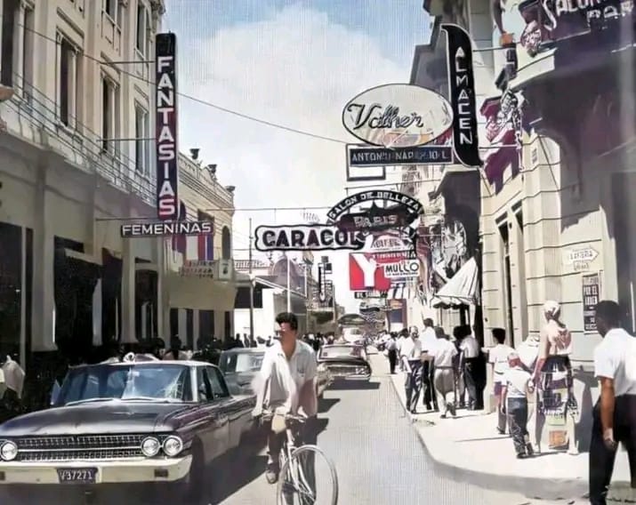 OrgulloCaleno's tweet photo. #HistoriaDeCali Centro de la ciudad, año
1960, alguien sabe que cuadra es?

Foto: D.R.A. https://t.co/DPkTRf3EFl