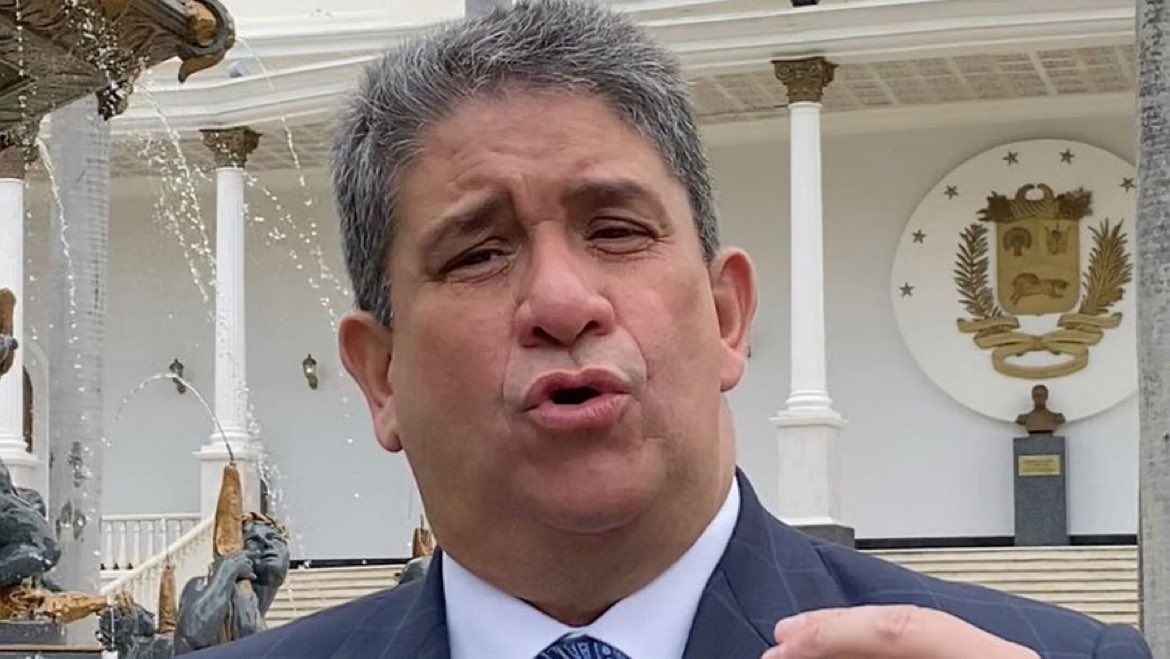 Moda1051FM's tweet photo. Escuche este y todos los lunes a partir de las 9AM #SemanaParlamentaria con el diputado de la Asamblea Nacional @josegcorrea13 

Solo por MODA 105.1 FM

#ModaTeMueve https://t.co/ovP0t6TVLW