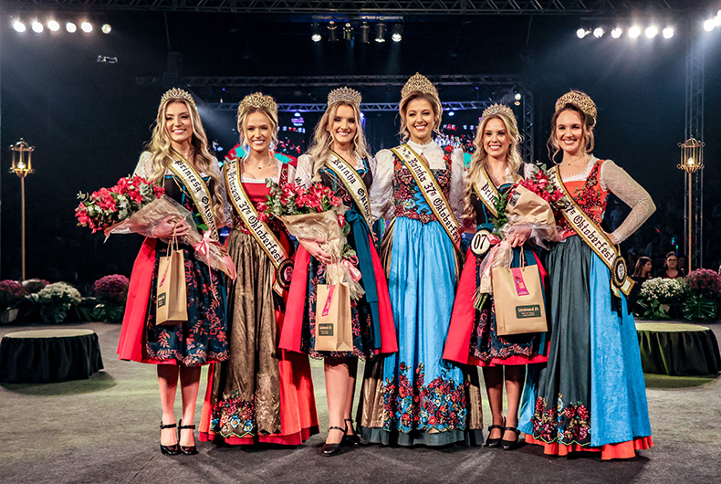 portalGAZ's tweet image. JÁ É FESTA DA ALEGRIA | Veja detalhes do evento que coroou Camila, Marilia e Daniela como soberanas da 38ª Oktoberfest » gaz.com.br/veja-detalhes-…