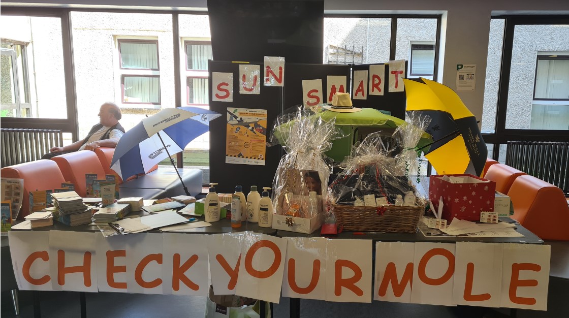 UHW_Waterford's tweet image. We know when the staff love their job- The dermatology team were full of fun today, but got the  message across. Great interaction and fun for all #followthesuncode  #UVindex #sunglasses #sunscreen #coverup #shade #sunscreen