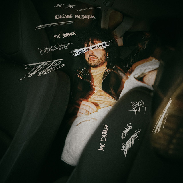 MC Drive di Engage  descrive  le situazioni della vita piene di aspettative che si rivelano irraggiungibili. La stessa insoddisfazione affrontata spesso quando ordini l’amore nel "take away della vita".
Ascolta qui📷
pirames.lnk.to/McDrive
Compagnia Nuove Indye