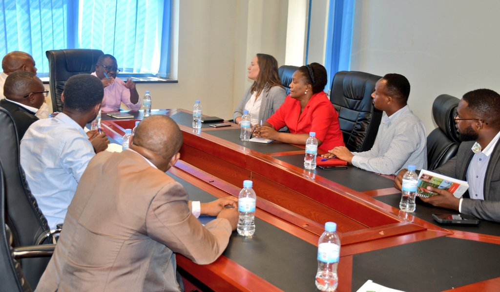 RwandaWest's tweet image. This morning, Governor @HabitegekoFran1 received in his office Sophie Duchanoy, the Coutry Manager of #TechnoServe and her delegation. Their discussion focused on the new project #ReGenerateRwanda to be introduced in Western Province.