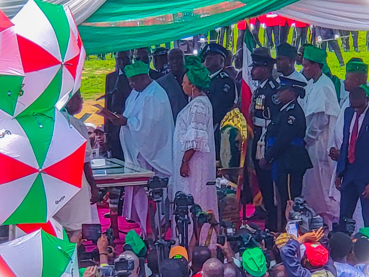 FxS9YtRWYAIjgrs?format=jpg&name=large May 29:  Tinubu and 28 Nigerian Governors sworn in offices (Photos)