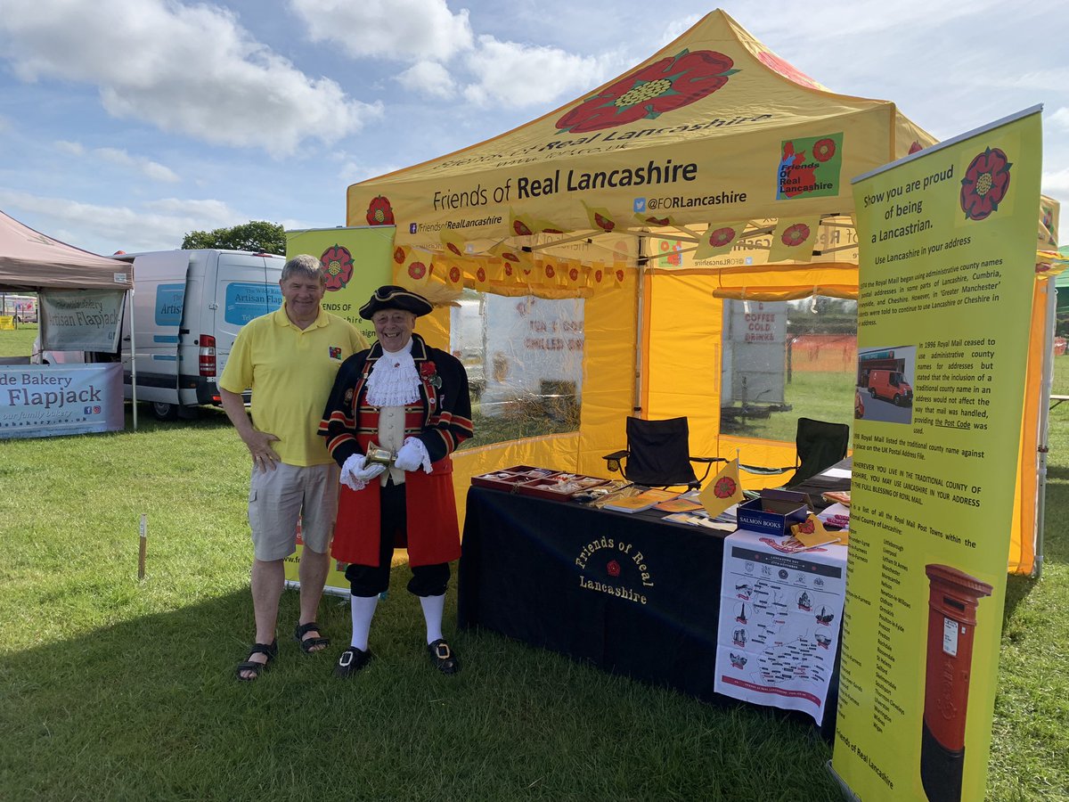 Set up and ready to go 
At Great Harwood Show.
Town Crier Rawden Kerr has just come to say Hello
Just waiting for Stephen Lowe!
He’s the countryside expert in the know! 
@axemanlowe 
@BBCLancashire @GtHarwoodShow #Lancashire #HistoricLancashire