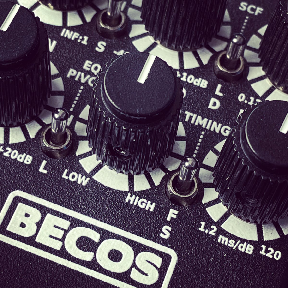 Auto Timing vs. Manual Attack & Release Timings ⏱️ what settings are you using for compression timing?

#becosfx #compiqstella #compressorpedal #vcacompressor #studiocompressor #basscompressor #guitarcompressor #dynamiccompression #compressorlimiter #pedalsandeffects