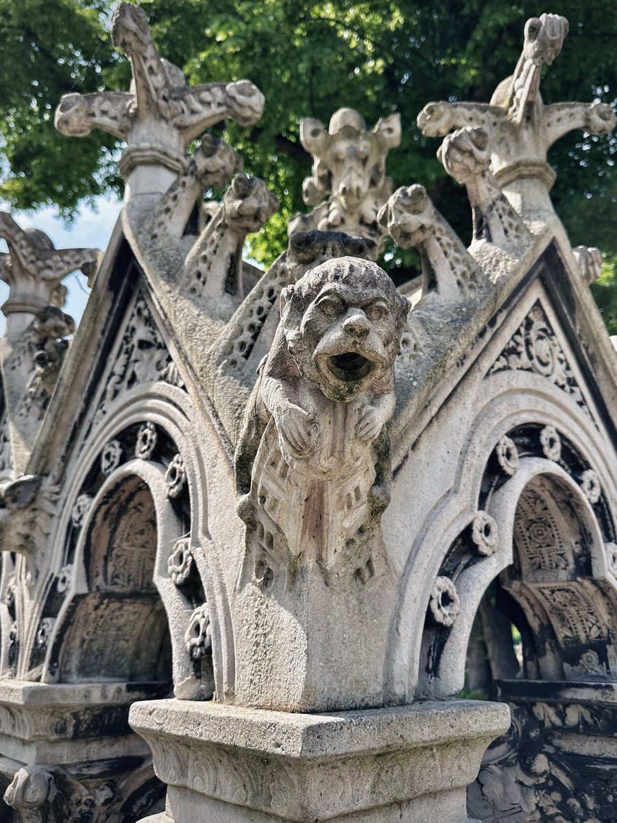 William Burges' tomb of Charles Spencer Ricketts at Kensal Green Cemetery was until recently reviled, once described as 'hunched like a porcupine, fattened to the point of obesity, its reptilian form is almost a parody of Early French' 

I think it's marvelous🖤

 #MonumentMonday