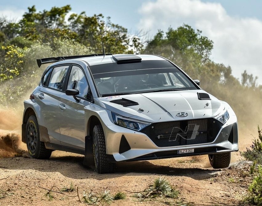 RDMediaes's tweet photo. 🛠 @NilSolans y @HaydenPaddon han estado durante la pasada semana realizando sendos test de desarrollo con @HMSGOfficial 🖐
➡️ Sobre tierra y en Cerdeña, ambos han podido poner su experiencia al servicio del departamento de carreras-cliente de la marca 🤜🤛
#FollowRD #RDMedia https://t.co/lmyC4wimv9