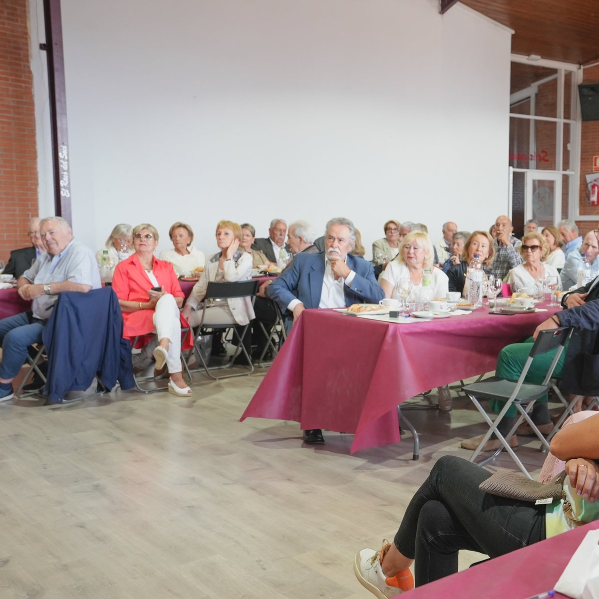 cercle1856's tweet photo. 🙏 Gràcies per donar suport al Cercle durant tants anys. Pel vostre granet de sorra constant.
🖐 Gràcies per confiar en nosaltres i per construir la història del Club.

🎖 Feliços 25 i 50 anys de socis.

Sou Cercle 🔴⚪️ https://t.co/0epIPLXn32