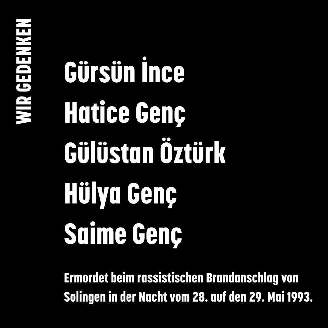 Wir gedenken heute:

Gürsün İnce (27)
Hatice Genç (18)
Gülüstan Öztürk (12)
Hülya Genç (9)
Saime Genç (4).

Sie wurden vor 30 Jahren, in der Nacht vom 28. auf den 29. Mai 1993, bei dem rassistischen Brandanschlag von #Solingen ermordet. 

#KeinVergessen #RechtenTerrorStoppen
