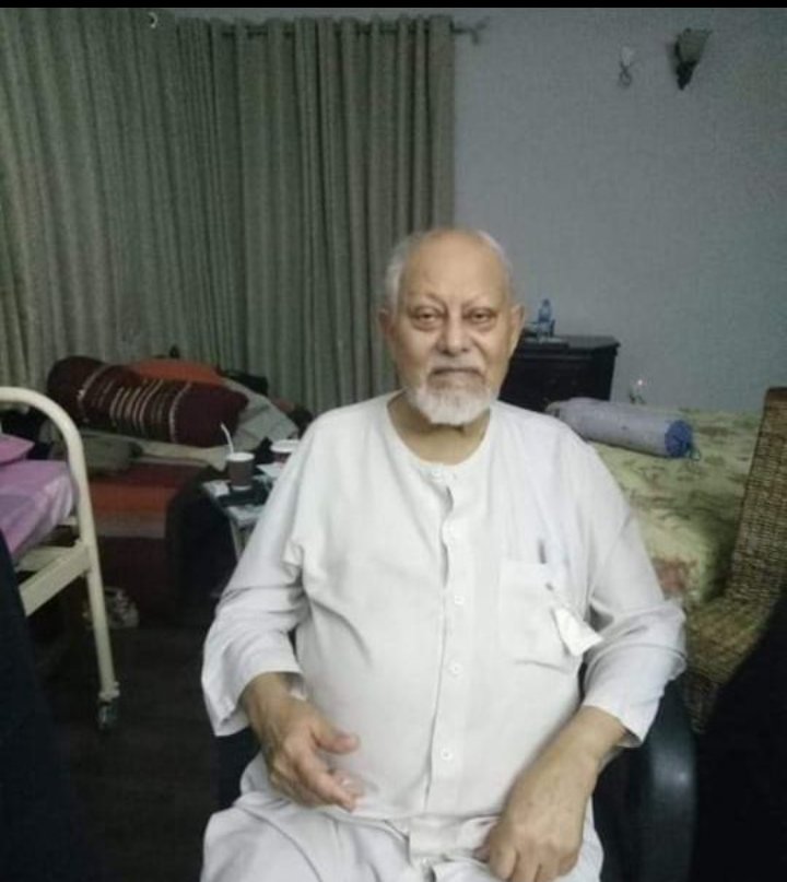 asimraza627's tweet photo. معروف سرجن ڈاکٹر مرزا مبشر احمد صاحب جن کا تعلق چناب نگر چنیوٹ  سے ہے آج رات ایک بجے طاہر ہارٹ میں وفات پاگے ہیں ایک عظیم ڈاکٹر مسیحا سے ہم محروم  ہو گے انکی خدمات پر انکو سرخ سلام 🌹🌷🌹🌷🌹🌷 https://t.co/JwR2uvMeel