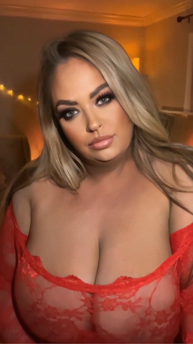 tiffsharp's tweet photo. Me or Netflix?
.
.
.
#blonde #netflixandchill #babe #milf #bigtits #onlyfansFree #OnlyFans #Seductivewomen https://t.co/t7GgAJDHXV