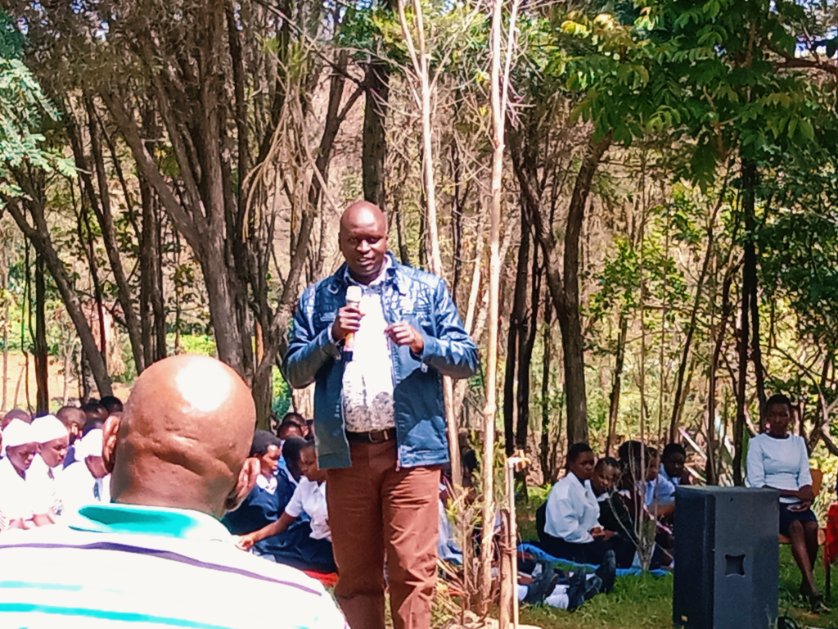 joymilele's tweet photo. Think globally, act locally. #ClimateActionNow I chose to stain my hands by planting trees on Menstrual Hygiene day but girls & women do not choose to stain during their monthly period. #ItsNatural #ToAPeriodPositiveWorld #toaperiodpositiveworld #MHDay2023 #WeAreCommitted https://t.co/IRpQAFFODO