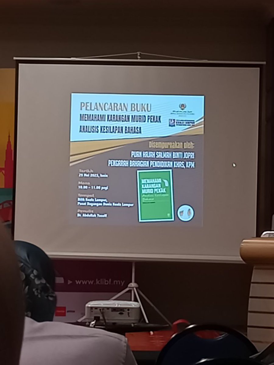 cling1022's tweet photo. Menggunakan pelbagai teknologi digital secara kreaktif seperti projektor (gambar 1), VR (gambar 2), siaran langsung (gambar 3) dan QR code dalam buku-buku (gambar 4) mampu meningkatkan keseronokan dan kefahaman murid dalam proses PdP.
#LEEKAIWANG #KPPB #IPGKIK #GOGLOBAL https://t.co/KwFzaeTqwY