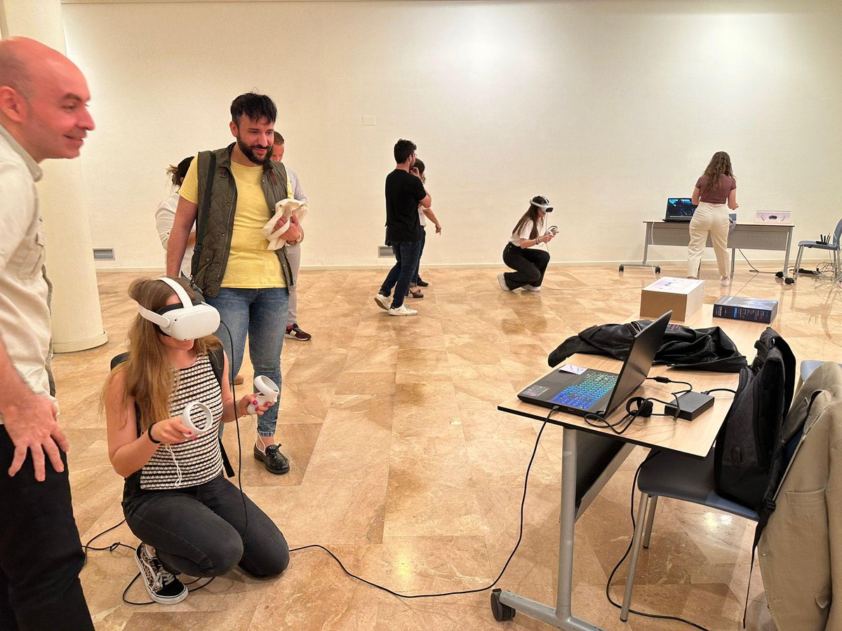 VIROOXR's tweet image. Last week our #VIROOPartner @dreamtech5Info participated in the event organised by @ucomur, 'Connecting with the future'.

They developed a workshop around #VIROO and its features, showcasing the #VRPlatform to the attendees! Great job! 🙌

#Furute #VirtualReality