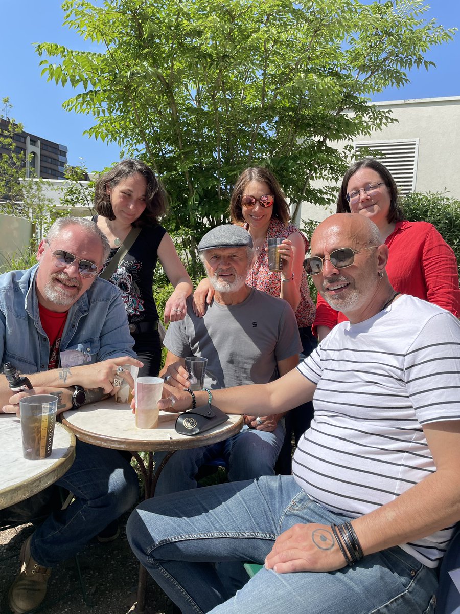 Les <a href="/imaginales/">Les Imaginales</a> c’est terminé et ce fut un de mes meilleurs week-ends de festival. Un énorme bravo à <a href="/FrancescanoG/">Francescano Gilles</a> pour ce baptême du feu et merci de m’avoir permis de (re)voir et écouter tant d’amis. L’ambiance était géniale et j’ai tellement ri que j’ai mal à la gorge ce matin.