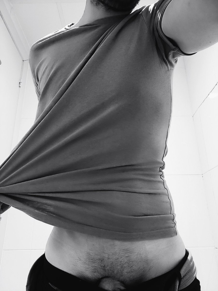 dddann91's tweet photo. Eso de que el finde no te suelta🦝

#LunesDeGanarSeguidores #LunesArdientes #lunesdemorboyprovocación 
#FelizLunes #morboenbaños https://t.co/eFsSyjnqfD