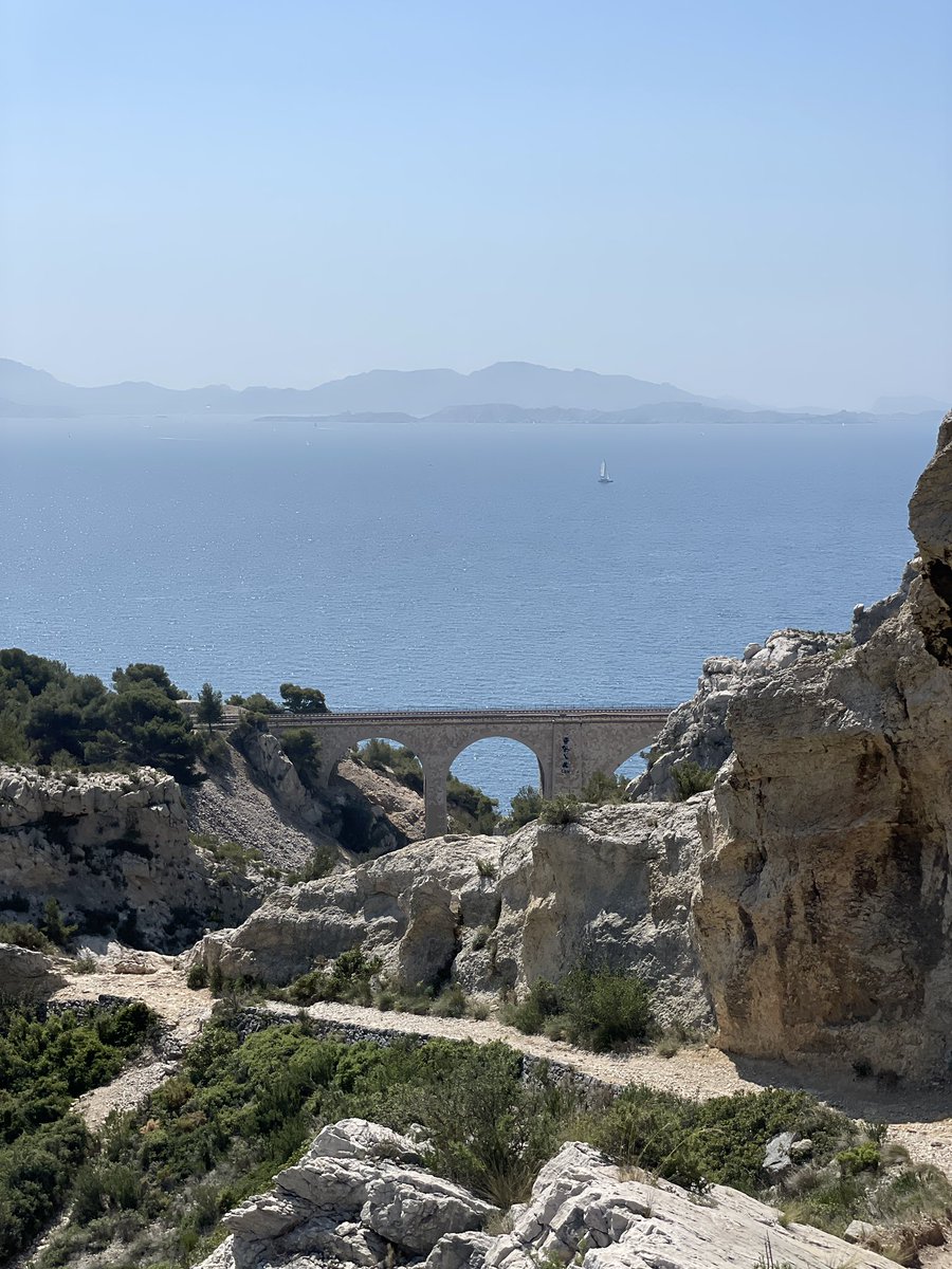 Île de l'Érevine, vue depuis le Belvédère du vallon du Jonquier 💙💚🤩☀️🥾#Cotebleue #Marseille #Massalia #Mediterranée