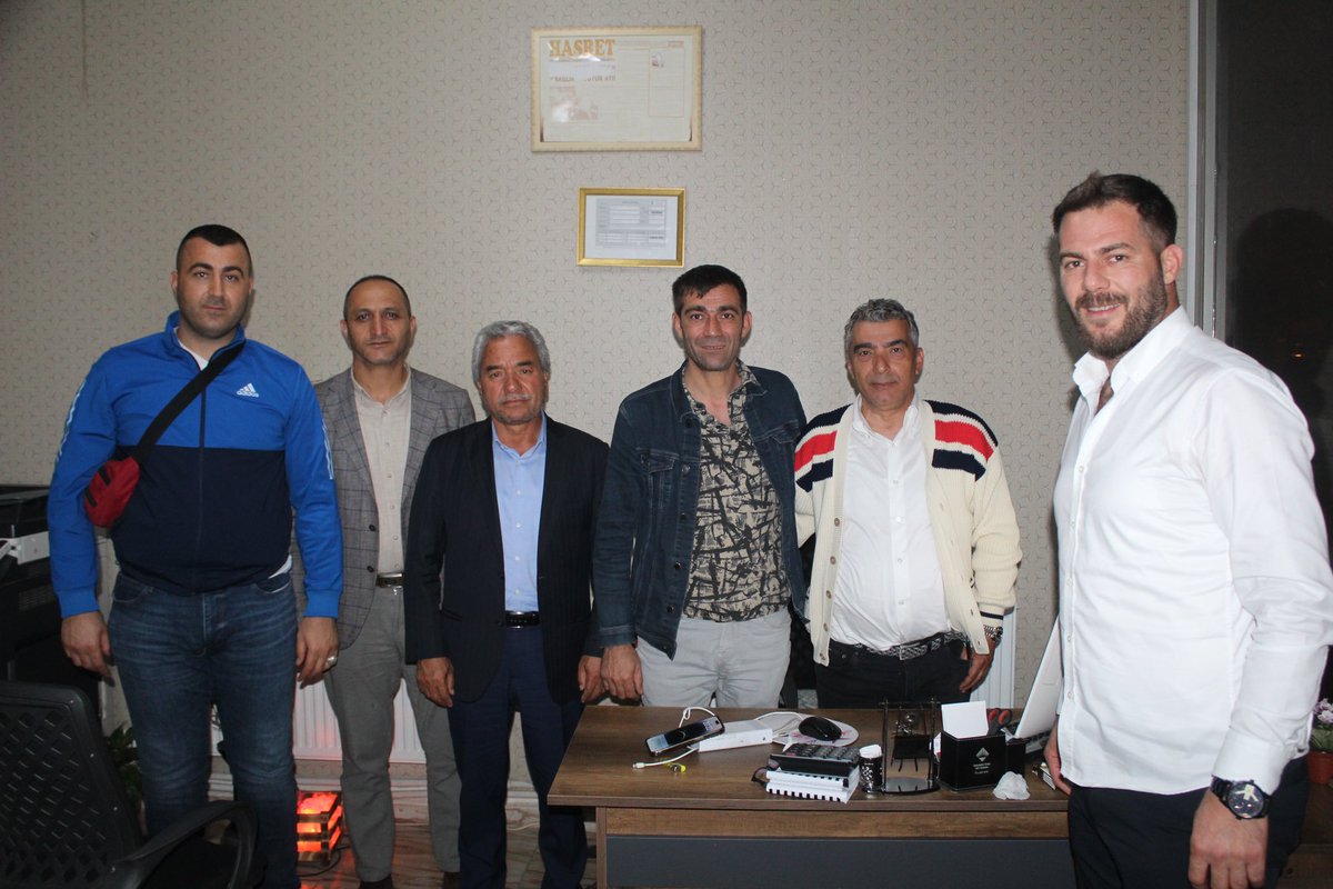 Iğdırımızın yerel gazetelerinden Aras Gazetesini ziyaret ederek; Aras ve Aydın Gazetesi İmtiyaz Sahibi Nihat Aras, iş adamları Hakan Aras ve Metin Aras ile keyifli bir sohbet gerçekleştirdik.