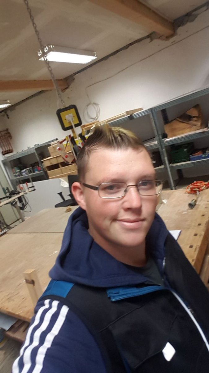 Ein wenig Zeit vertreiben in der Werkstatt auch wenn heute ein Feiertag ist 😂 endlich mal in Ruhe an seinen eigenen Projekten arbeiten